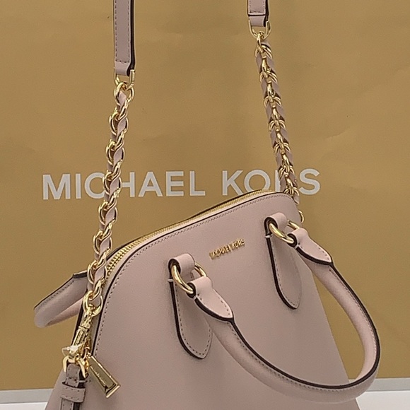 MICHAEL KORS
Veronica Medium Saffiano Leather Dome Satchel Crossbody
SOFT PINK - Picture 8 of 16